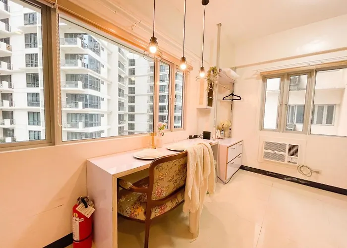Prime Living Near Venice Canal #msert26k